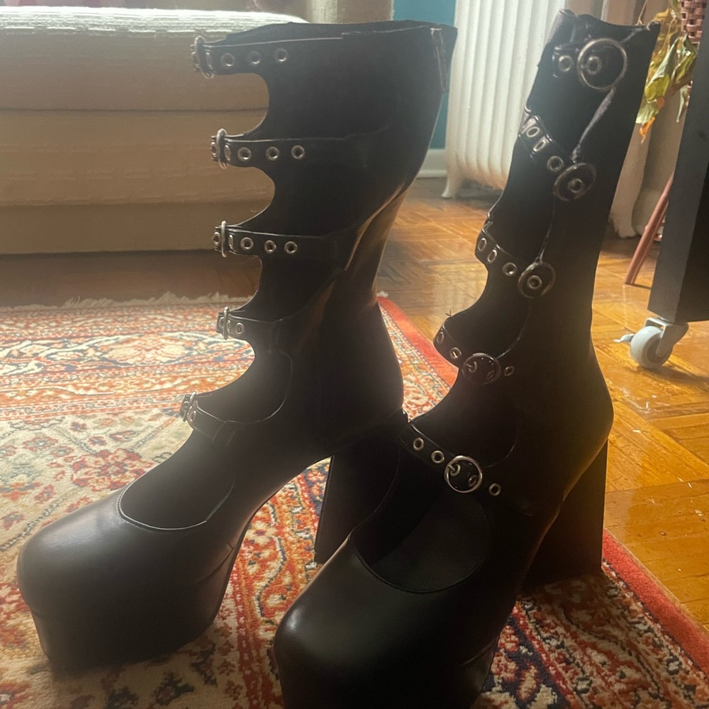 Lamoda black padlock calf platform size 11
